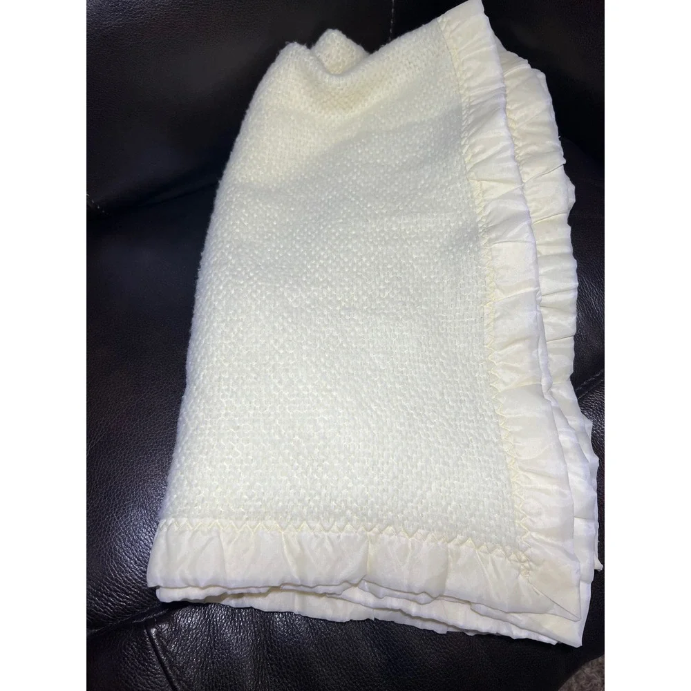 Vintage Baby Blanket Pale Yellow Waffle Knit Satin Ruffle Trim Nursery 40x35